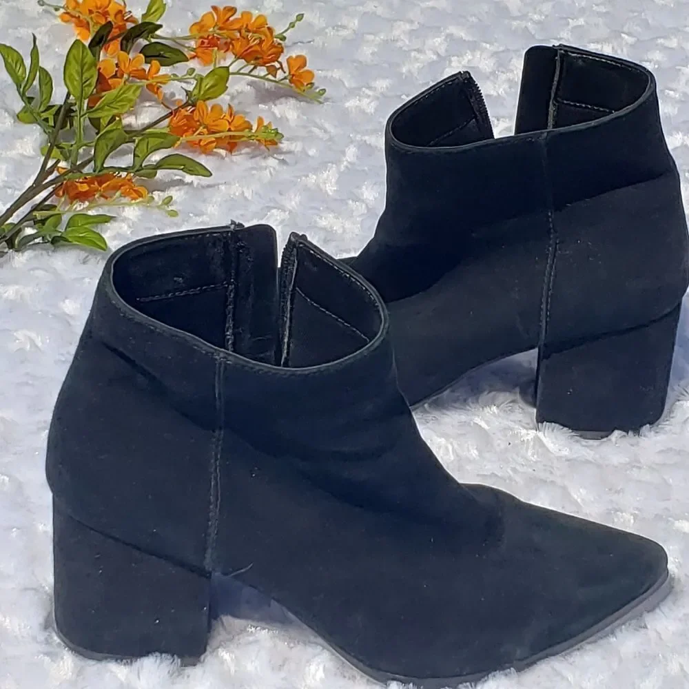 Aldo size 8.5 black booties